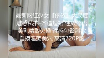 觉得我土气而瞧不起的辣妹店员在试衣间看到我的大屌就露出了淫荡的微笑