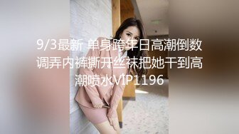  女同姐妹花，女人骚起来真没男人啥事了，吃奶舔逼道具玩弄啥都会