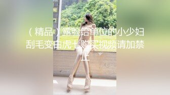 大奶尤物小姐妹全程露脸一起大秀给狼友发骚，互动情趣听指挥叫狼友爸爸，揉奶玩逼自慰撅着屁股给狼友看好骚