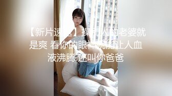 瘦瘦欧美妞，蹲下卖力口交，深喉打飞机逼里塞个跳蛋，背着足交手指扣菊花