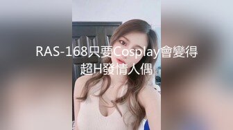 【双穴齐入】气质少妇被多人同时调教，叠罗汉爆干小少妇的两个洞