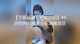 两个妹子大力塞穴轮流把罐装可乐瓶往小穴里塞很会玩