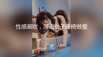 居家版性感小野猫露脸直播跟狼友撩骚互动一起打游戏，性感好身材完美展示，撅着屁股求草