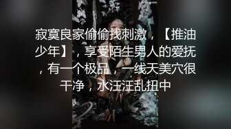 厕所盗摄，漂亮服务员小姐姐，躲在对面拍她的小逼逼，嘘嘘的水声，等的就是这一刻！