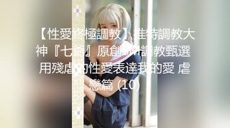   超极品无毛白虎小萝莉露脸跟小哥激情啪啪，让小哥按着头草嘴好刺激