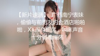 《极品CP魔手外购》色胆包天坑神潜入某公司女厕独占坑位隔板缝中实拍超多美女小姐姐方便，脸逼同步前后拍太顶了 (1)