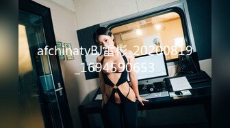 ❤日本女优平台直播，淫荡小骚货，男优大屌舔弄，无毛骚逼怼入，侧入深插到底，后入猛干，低低呻吟