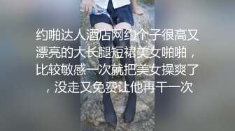 晚上出去遛狗也能泡个贵妇气质小妞 带回去来一炮爽下 狗狗一旁观战