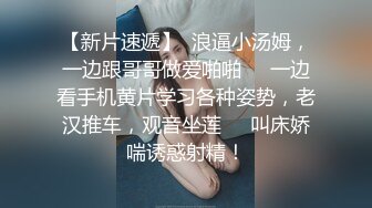 两老哥KTV点了两个妹子，一人一个揉捏奶子唱唱歌，沙发上同时开操，翘起屁股后入猛操