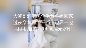 【新速片遞】 民宿房偷拍嫩妹洗澡换衣服,坚挺的奶子好劲道