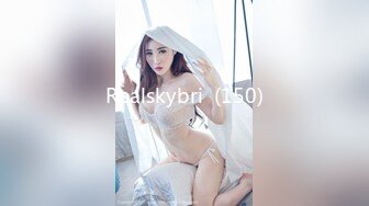 骚逼老婆~抓住她漂亮的G奶狠狠操，男：来高潮了嘛，可以射了嘛，女：老公，快点射，射我B里~表情炸裂，精彩对白刺激！！