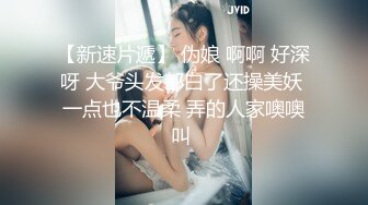 极品萝莉小妹镜头前让小哥哥调教给狼友看，全程露脸逼毛都没长齐，给狼友全方位展示奶子逼逼