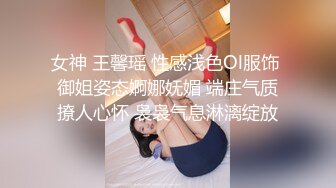   长发黑丝宝贝安然，先自慰用玻璃道具插穴，再开始啪啪做爱，女上位打桩榨汁机