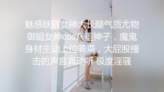 打麻将认识的大奶熟女人妻偷情，酒店里面露脸啪啪