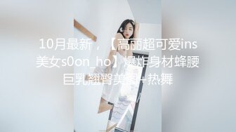  渣女集中营全程露脸无毛白虎萝莉小妹，舌吻吃奶子玩逼道具抽插，跟狼友互动撩骚