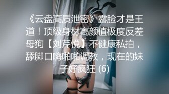 带着眼罩的一口吃两根鸡巴