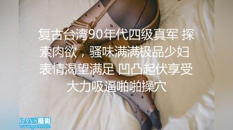  你的共享女优，哺乳期的单身妈妈跟大哥激情直播，被大哥狂插蹂躏逼里塞性药