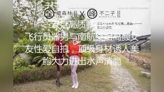 母狗趴着接受大鸡吧3p