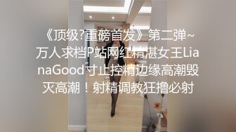 被黑鬼蹂躏的小女人，都干哭了两个亚裔妹子被两个大鸡巴黑鬼各种蹂躏玩弄，口交大鸡巴，两鸡巴