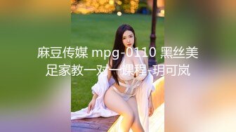 精品系列 美店员帮顾客试妆！蕾丝透明内翅膀