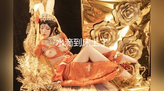 震撼绿帽淫妻❤️极品丝袜淫妻博主『2Tgdt』伺候老婆被各种玩超级贱 银色连衣裙内射 制服肛塞喷精潮吹 (8)