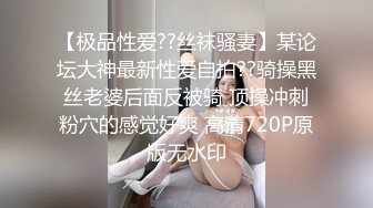 极品反差女大生04年清纯露脸小姐姐【胡椒籽】最新完整视图，金主定制各种COSER裸体骚舞大号道具紫薇脸逼同框 (1)