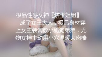 良家少妇被大哥调教成小母狗，黑丝情趣深喉口交，撅着屁股给狼友看特写，足交大鸡巴各种姿势抽插叫声骚浪