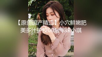  颜值不错的露脸少妇伺候两个小哥哥激情啪啪，前插后入蹂躏小少妇双洞草不停，浪荡呻吟不止刺激