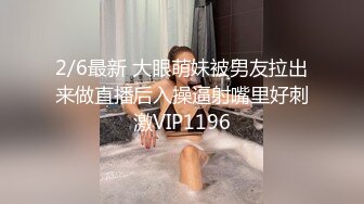 《百度云泄密》小伙和性欲旺盛的美女同事 在商场的更衣间直接开干