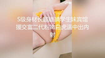 ✿群P小骚妻✿享受后入的同时当然嘴里也不能闲着啦，这个姿势是真的涨的我满满的，不知道啥感觉，身上麻，特别麻