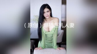 极品白皙皮肤女神，粉丝哥哥送了一条开档牛仔裤，要我穿上给哥哥艹，这看着好诱人呀！