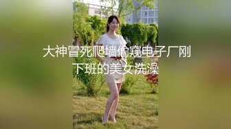 极品尤物性感女神！情趣装顶级美腿！跪地抓起大屌吸吮