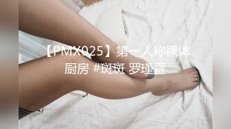 妹子在出租车上要小哥放音乐脱衣服发骚