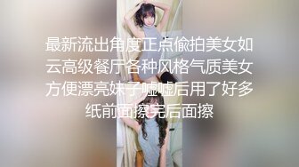  颜值御姐精彩演绎，全程露脸群P淫乱，AV级大作嘴里叼两根鸡巴下面还被舔逼