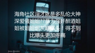 主播不仅要颜值有身材，一个不够两个来