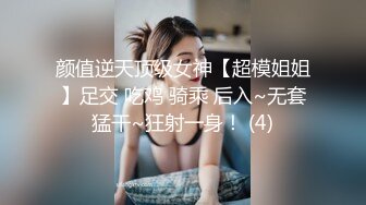 无套内射38岁熟女大姨子的无毛肥逼，开档丝袜，极其风骚