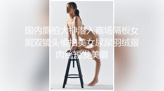 记录了自己摆好镜头跪着厕所玩自己