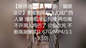 怀孕8个月的少妇深夜陪狼友撩骚，全程露脸挺着个大肚子开秀，互动狼友揉奶玩逼跳蛋摩擦，大逼逼特写展示