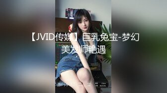 巨乳粉逼黑丝情趣装诱惑的极品宝贝，无毛白虎逼跟狼友互动撩骚，揉奶玩逼道具抽插，呻吟可射表情好骚别错过