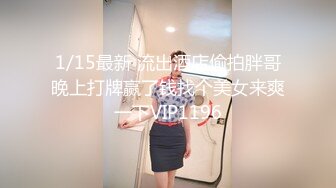 潜入偷拍两位移动公司漂亮的女职员