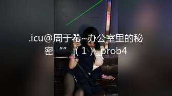 妹子让闺蜜帮自己玩穴解闷