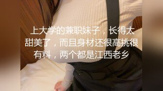 舞蹈系清纯甜美眼镜萌妹桃子小尺度诱惑，脱下内裤扭动性感大屁股，张开双腿揉搓粉穴，揉捏奶子掰穴给你看