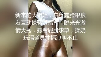 白羽绒服披肩发美女穴毛经过仔细修剪小穴更显光滑粉嫩