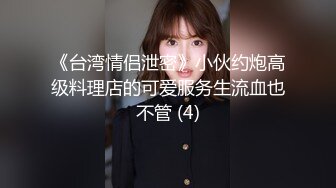 变态房东趴窗偷窥美女房客洗澡前全裸打电话浴后对着风扇吹穴骚货下面毛挺多的