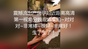 超高电杆型妹子很清纯很瘦胸大，小哥比她矮个头，站着操她还够不着，跳跃式后入抽插