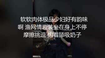 漂亮美女风景区游玩时寂寞难耐拉着男友到公共卫生间疯狂操B自拍