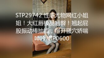 轻熟女美少妇露脸自慰，和网民们撩骚，近景特写掰开粉嫩小穴