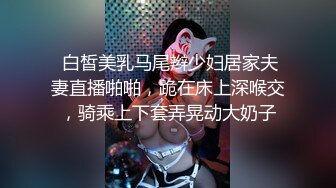 按摩店小粉灯大哥享受技师的按摩就开始不老实了，谈好价格开搞吃奶子玩逼，小床上各种抽插爆草浪荡呻吟不止