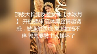 草莓宝贝高颜值大奶美女给炮友口交玩滴蜡，网袜项圈翘起屁股滴蜡特写口交