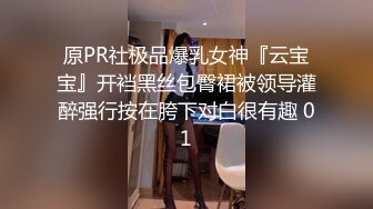 纹身渔网人妖光滑肌肤肉感满满掰开屁股玩屁眼手指插入插出胯下吃JJ撅起屁股啪啪俩屌一起射